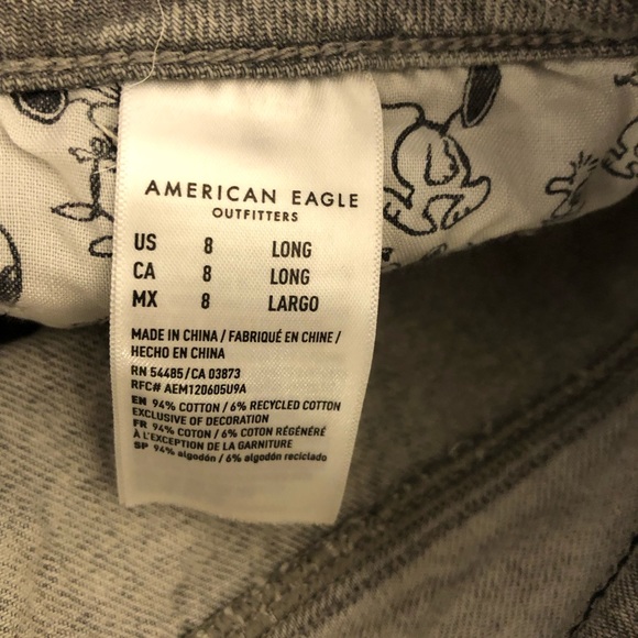 NWOT American Eagle x Peanuts Snoopy Mom Jeans - Picture 7 of 7